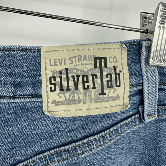 Levis Silver Tab Womens Mom Jeans Size 31 Blue High Rise Relaxed Minimalist - Picture 3 of 14